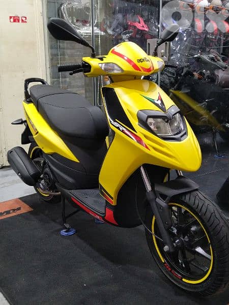 Aprilia SR 125cc 0klm model 2023 two years dealer warranty 10