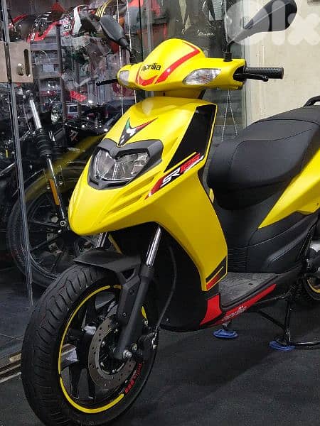 Aprilia SR 125cc 0klm model 2023 two years dealer warranty 11