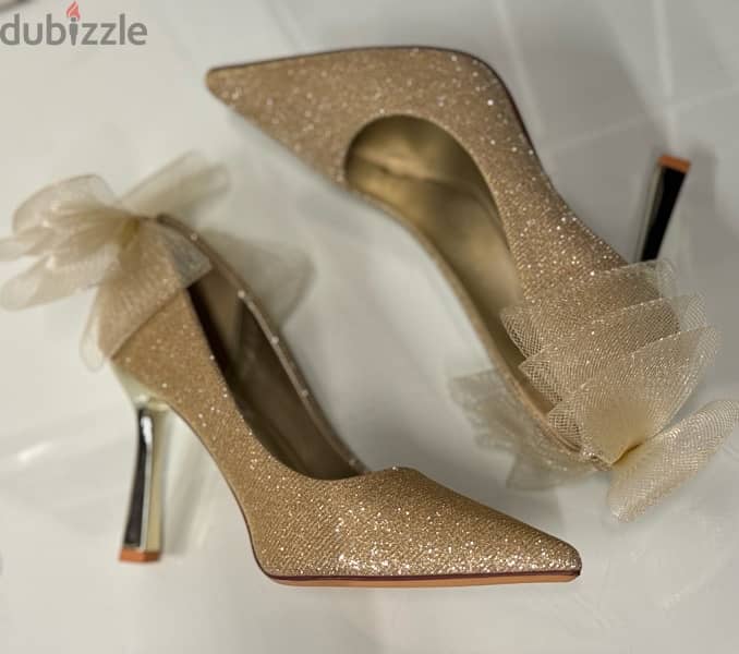 Hand and showlder bag; gold color and high quality. sac 19