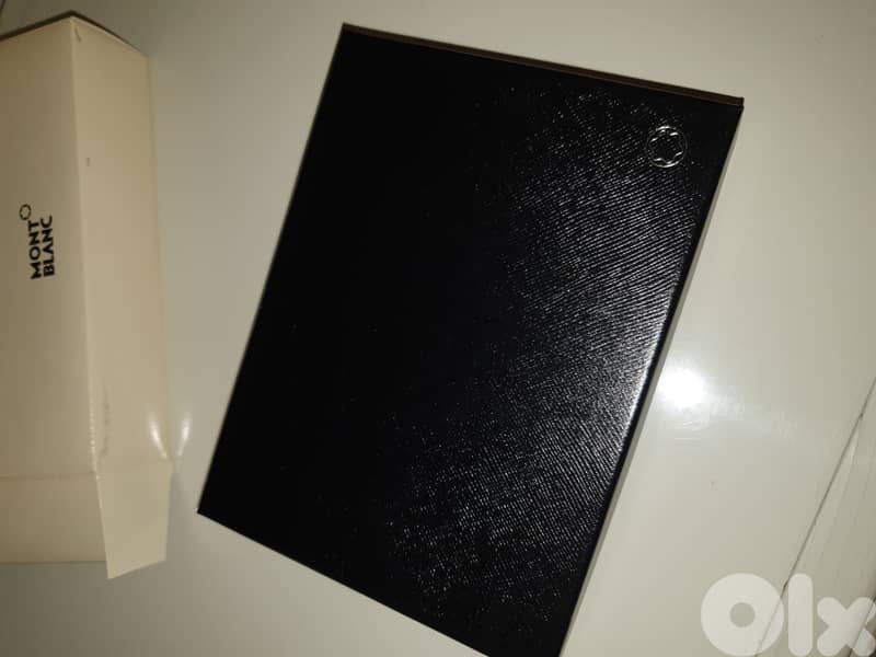 Montblanc leather wallet/ 5 cc holder 1