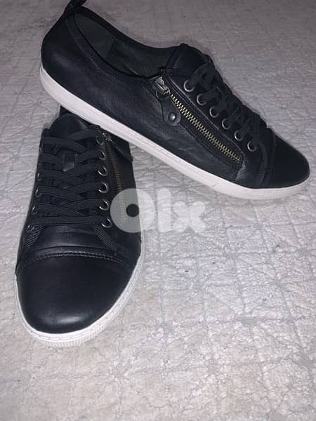 original black leather sneakers 3