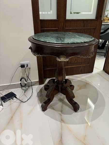 ROUND TABLE  FOR SALE 2