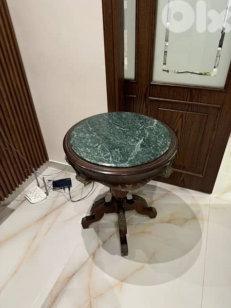 ROUND TABLE  FOR SALE 3