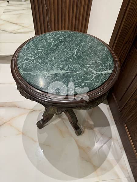 ROUND TABLE  FOR SALE 4