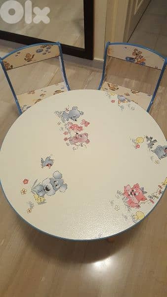 Cute kids table & chairs 1