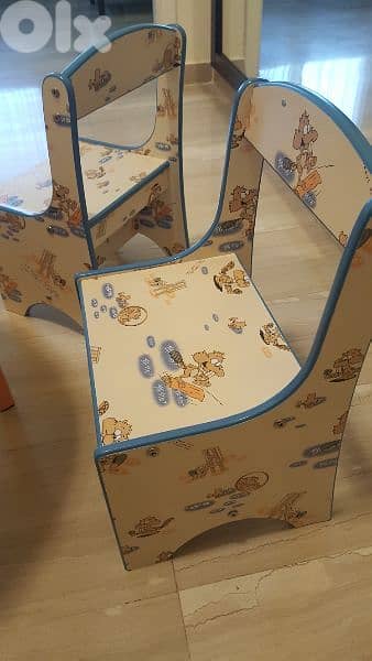 Cute kids table & chairs 2