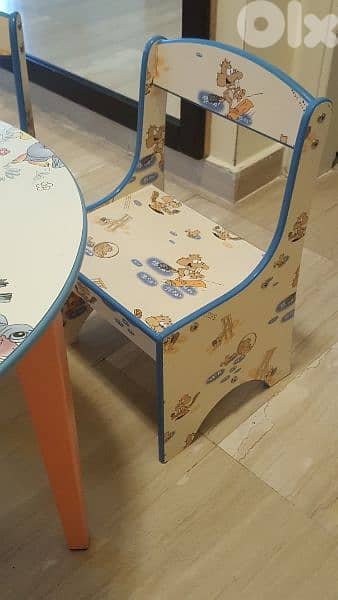 Cute kids table & chairs 3