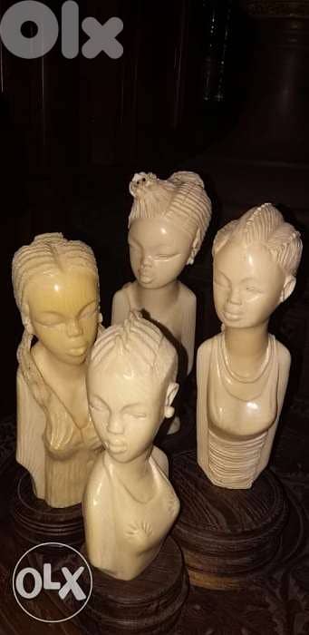 اربع حبات تماثيل سعر الكل  350$ 0