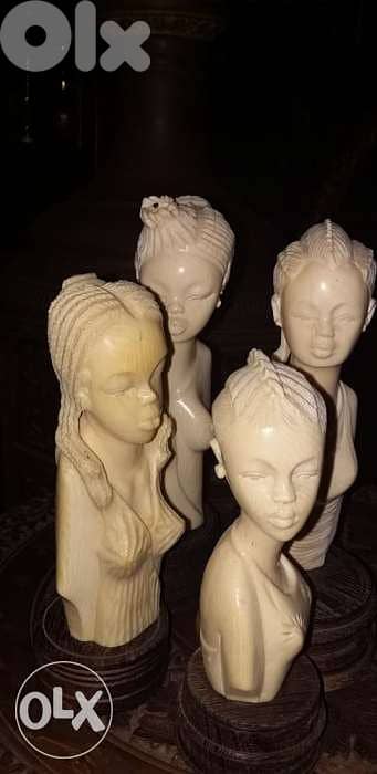 اربع حبات تماثيل سعر الكل  350$ 1