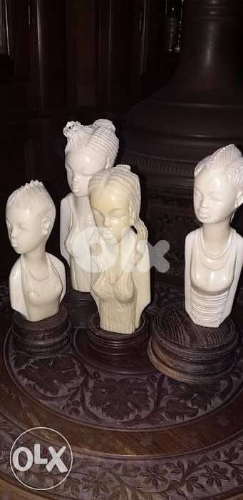 اربع حبات تماثيل سعر الكل  350$ 2