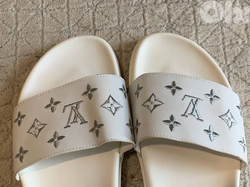 Louis Vuitton White Monogram Slides 4