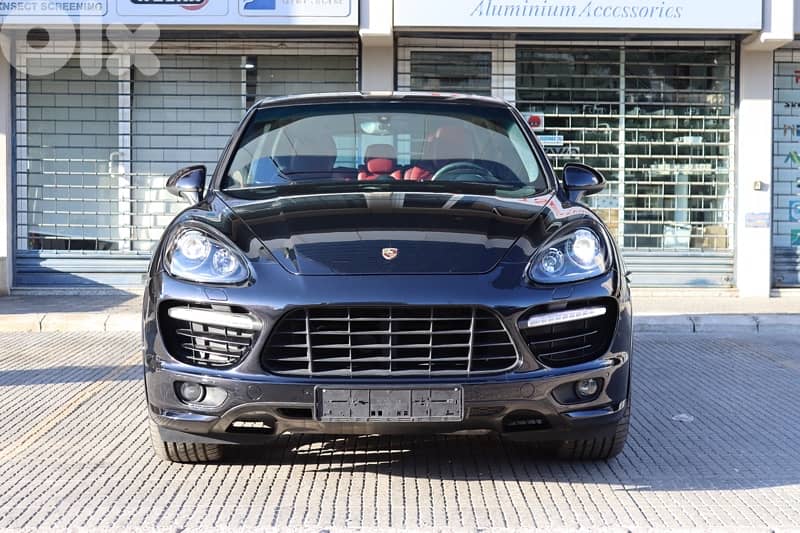 Porsche Cayenne GTS 2014 0