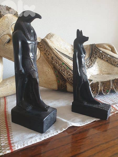 egyptian statues 0