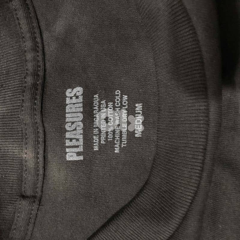 PLEASURES Blow T-Shirt SIZE M 3