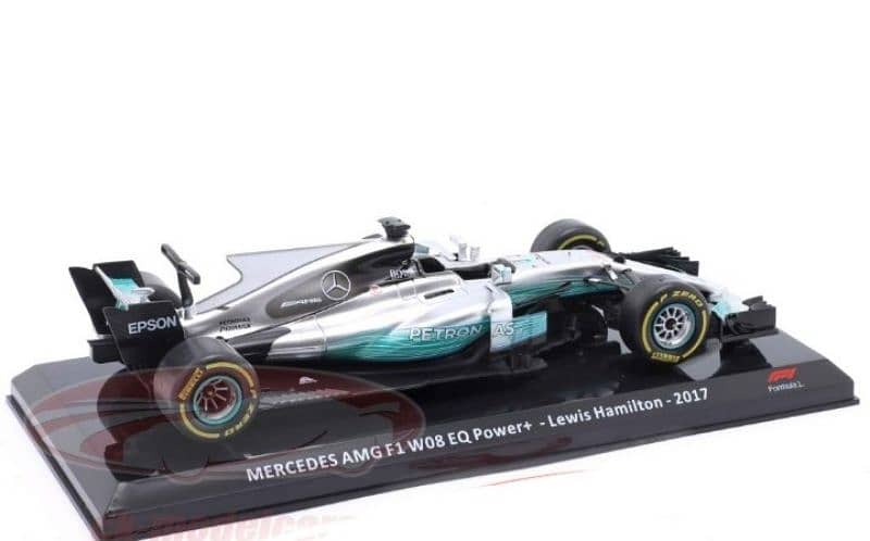 L. Hamilton Mercedes AMG W08 2017 diecast car model 1;24. 4