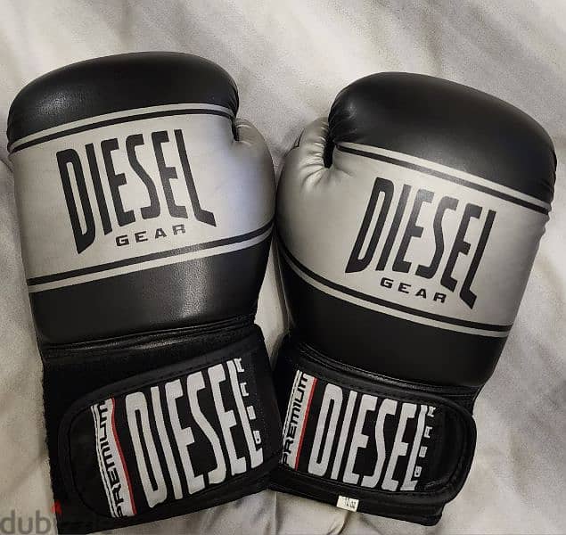 Boxing gloves بوكسينغ 1