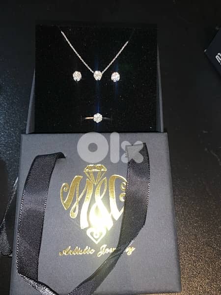 Natural diamond illusion set 0