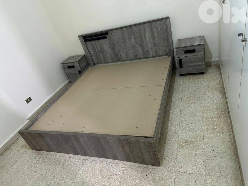 تخت مجوز عرض 170 سم مع كمود وشفنيرة مع مرايا 0
