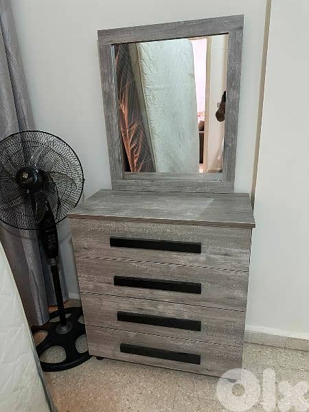 تخت مجوز عرض 170 سم مع كمود وشفنيرة مع مرايا 1
