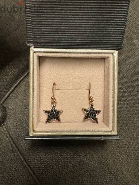 earings,  GUESS brand حلق لون ذهبي و اسود 2
