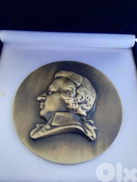 ميدالية قديمة 0