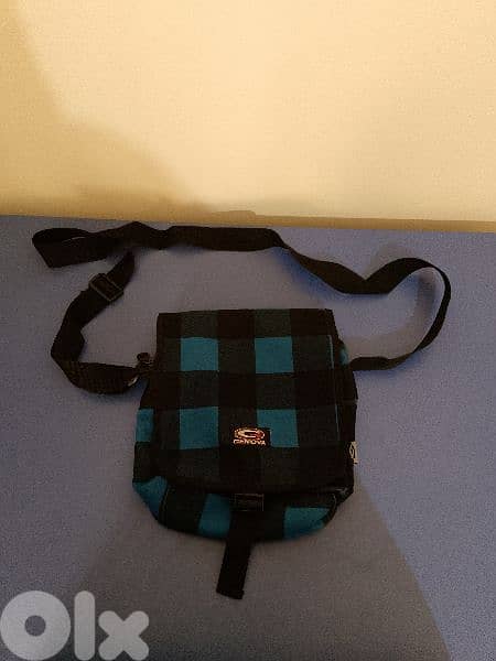 شنطة صغير مستعمل نضيف السعر 15$ 0