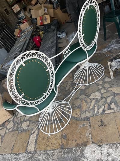 كرسة تراثية قديمة