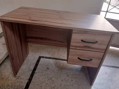 طاولة و مكتب