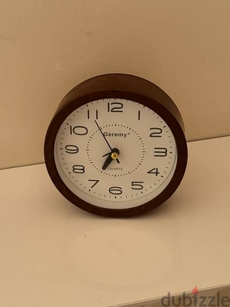 Simple Round Plastic Alarm Clock Small Desktop Clock 3