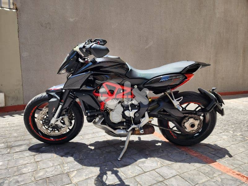 MV Agusta Rivale 800 2