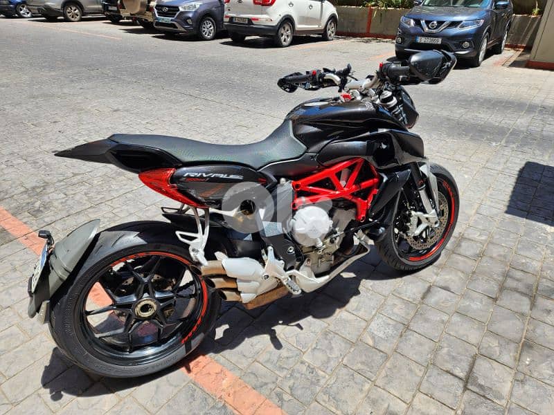 MV Agusta Rivale 800 3