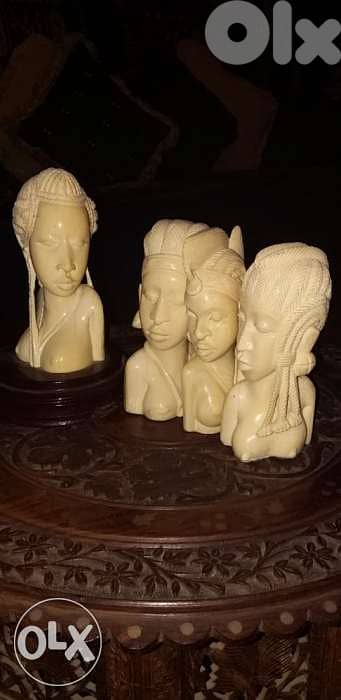 تماثيل قدما سعرهم 300$ 0