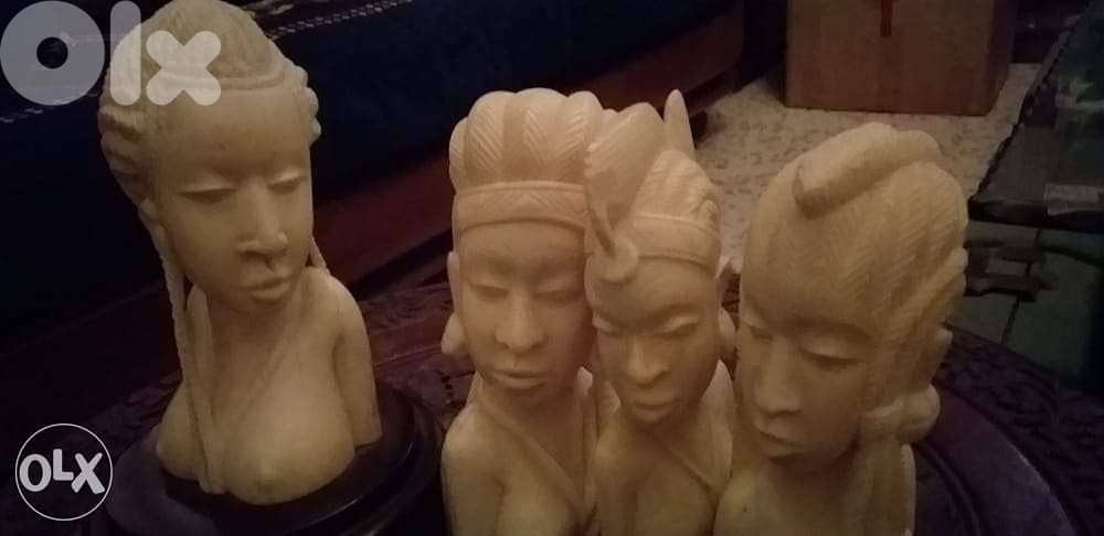 تماثيل قدما سعرهم 300$ 1