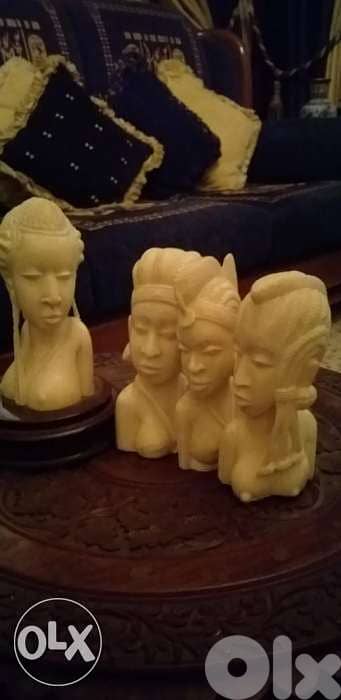 تماثيل قدما سعرهم 300$ 2