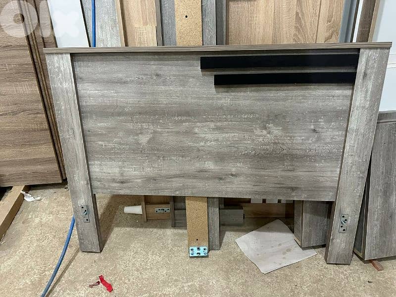 تخت مفرد ونص عرض 120 سم 0