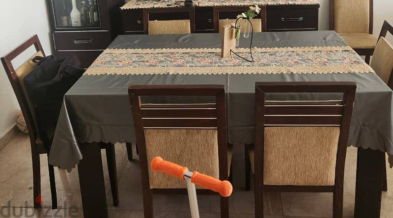 dinning table with 8 chairs 0