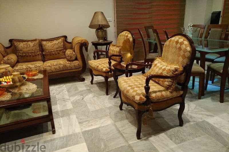 Living room in EXCELLENT condition!! 0