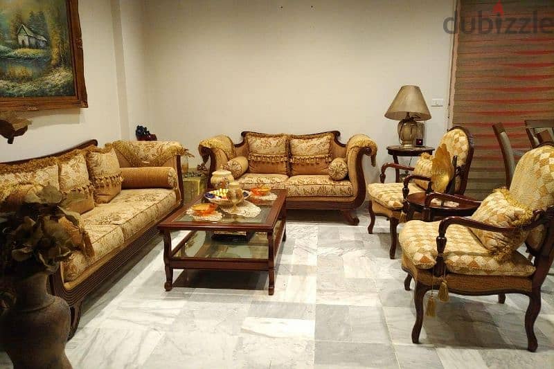 Living room in EXCELLENT condition!! 1