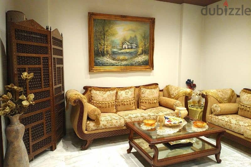 Living room in EXCELLENT condition!! 2