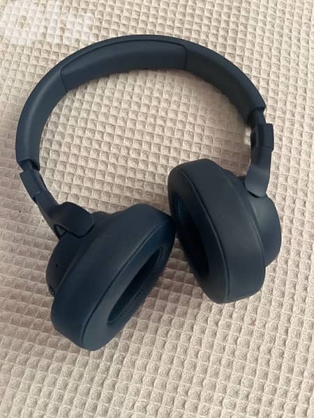 JBL TUNE 710BT - like new 0