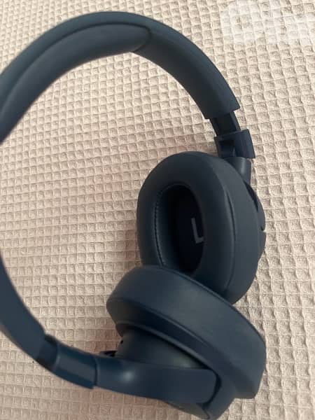 JBL TUNE 710BT - like new 2