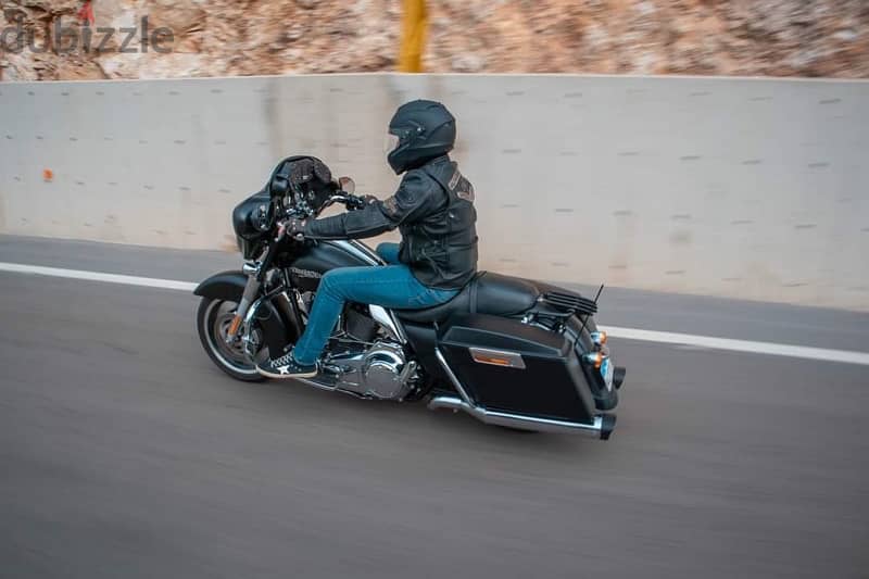 Harley Davidson - Street Glide FLHX 2012 1