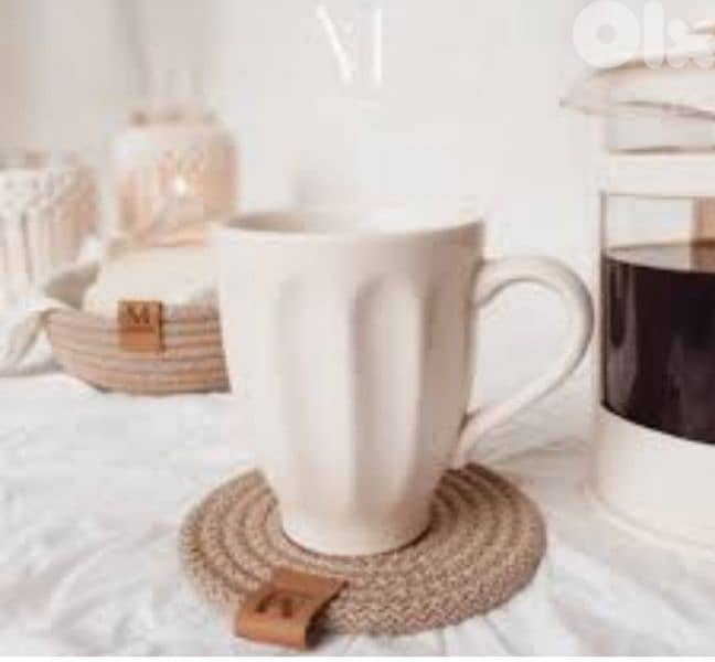 elegant white porcelain mugs 0