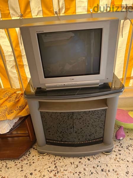 Television LG + table stand 0
