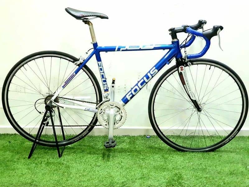 focus road bike 28 used like new 0