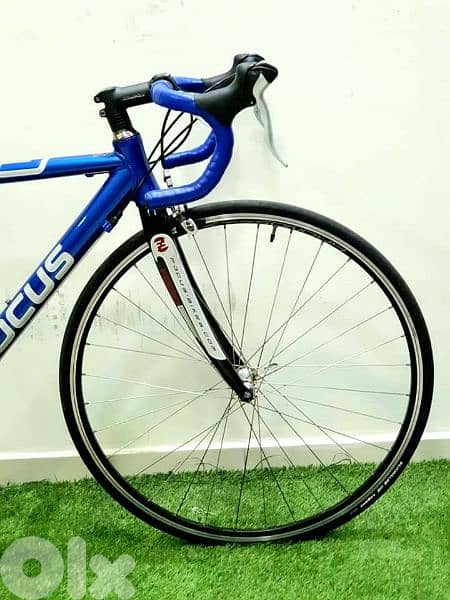 focus road bike 28 used like new 1