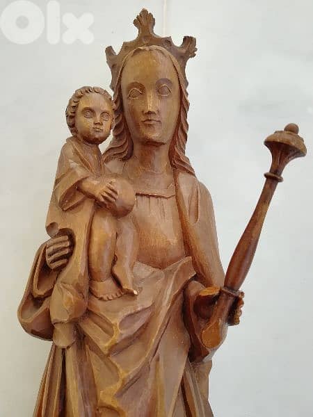 العذراء تحمل طفلها المكرم 1