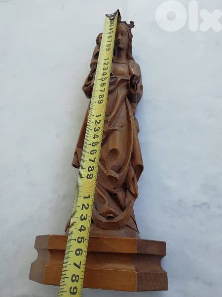 العذراء تحمل طفلها المكرم 2