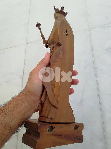 العذراء تحمل طفلها المكرم 3