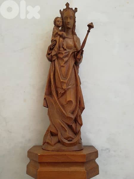 العذراء تحمل طفلها المكرم 4